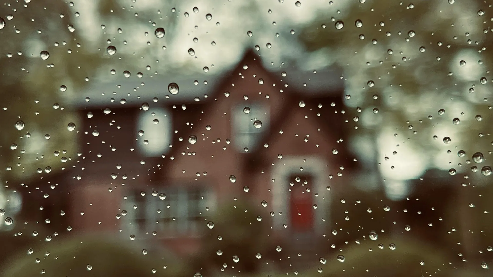 Rainy-Window-House